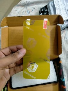 I received the phone cover today. The packaging was good and the delivery was on time, so no complaints there. However, I’m quite disappointed with the quality of the tempered glass. 