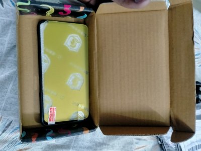 I received the phone cover today. The packaging was good and the delivery was on time, so no complaints there. However, I’m quite disappointed with the quality of the tempered glass. 