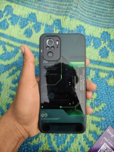 Product very good quality Design kaafi premium aur unique lagta hai, grip comfortable hai aur daily use mein phone ko scratches se achhi protection mil jaati hai. Sirf itna hai ki glossy surface par thode fingerprints aa jaate hain, lekin overall look, feel aur quality dekhkar main is cover ko definitely recommend karunga